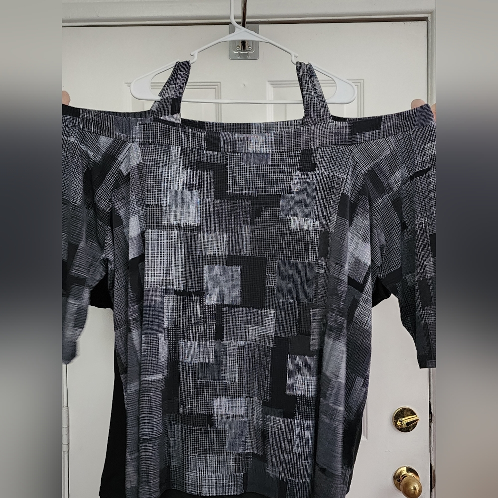 Off the shoulder shirt size 3xl 30/32